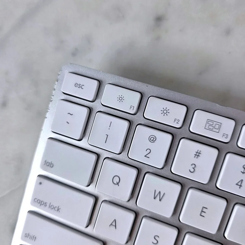 Apple Wired Keyboard Numeric Keypad Silver Aluminum A1243 MB110LL/B dual USB